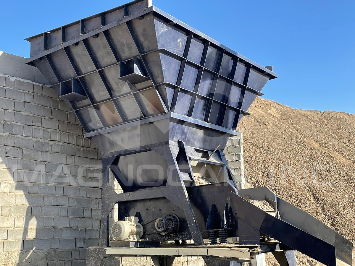 Hopper and feeder canada